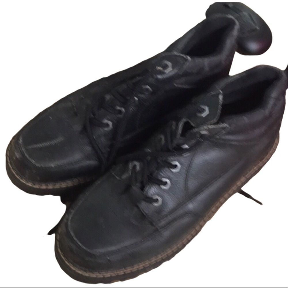Bass size 10 black leather lace up boots great condition